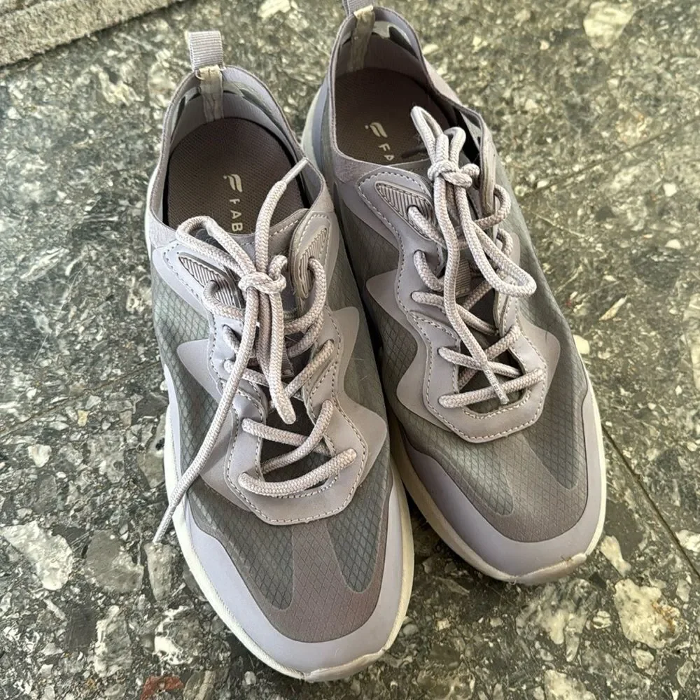 Fabletics Larchmont Performance Sneaker. Light plum. Mesh insets. Lace-up. 7.5